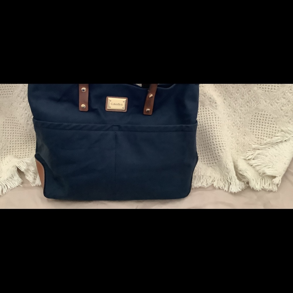 Calvin Klein navy blue shoulder bag w